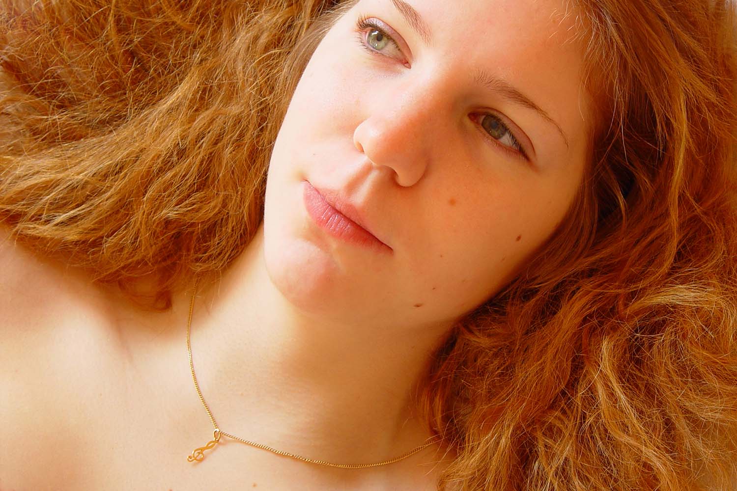 Portrait of Axelle from above.