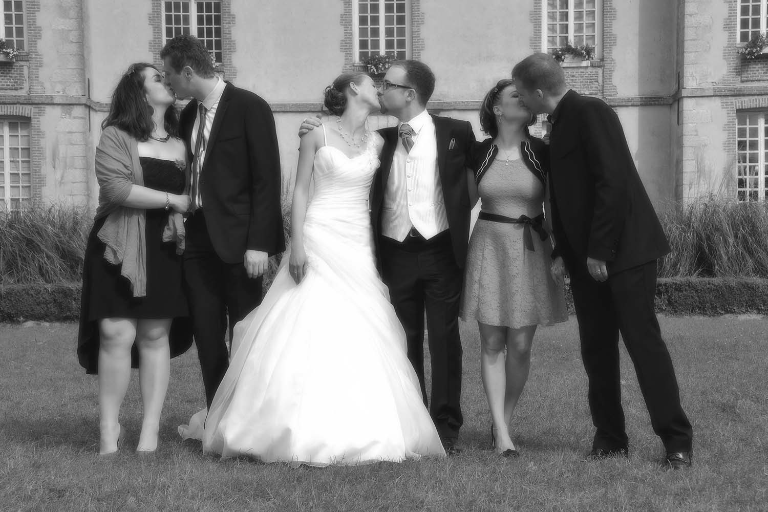 couples kissing wedding black white 1