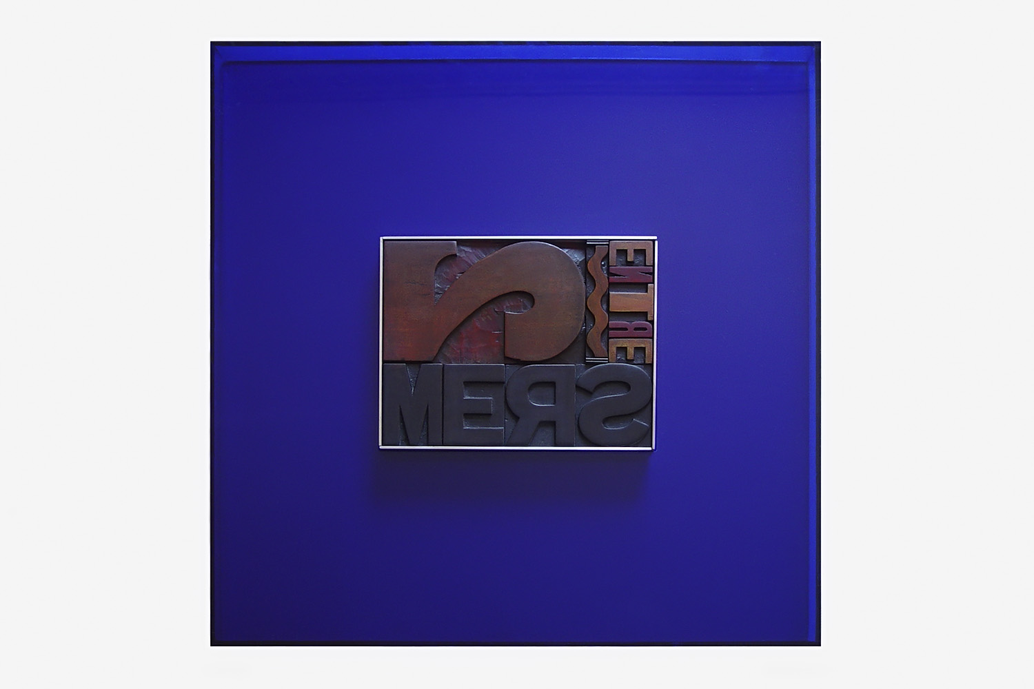 Artwork photographer - Square blue artwork in plexiglass, wood, and metal by Virginie Steel.