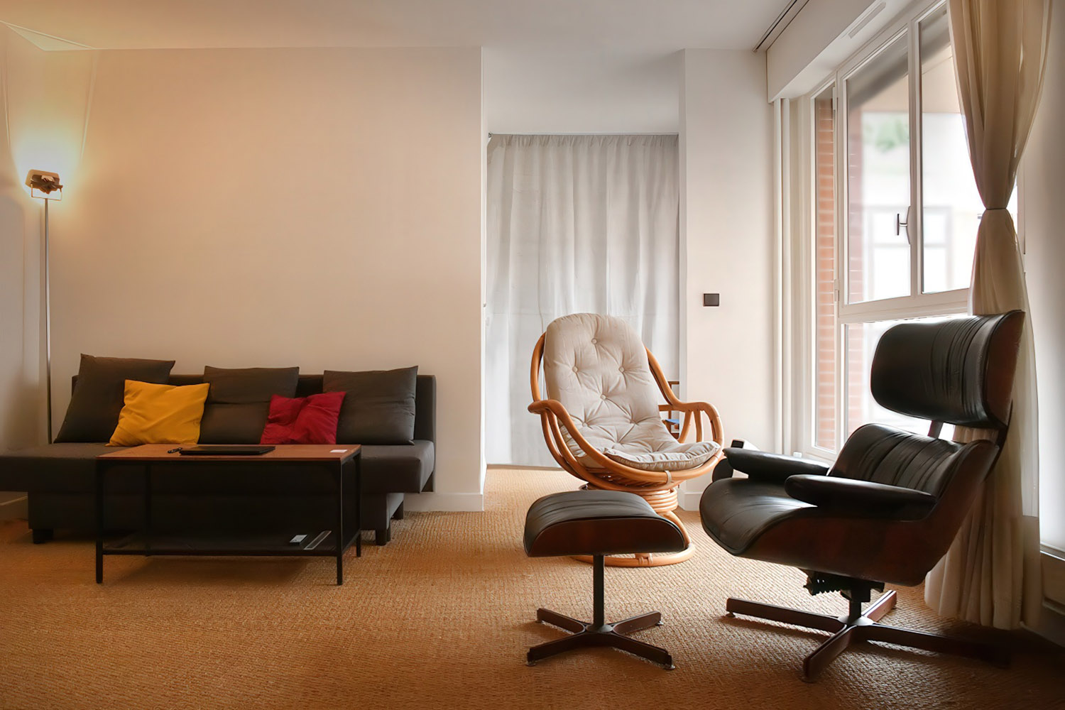 Interior architectural photography of a sophrology and hypnosis practice, Paris, France.