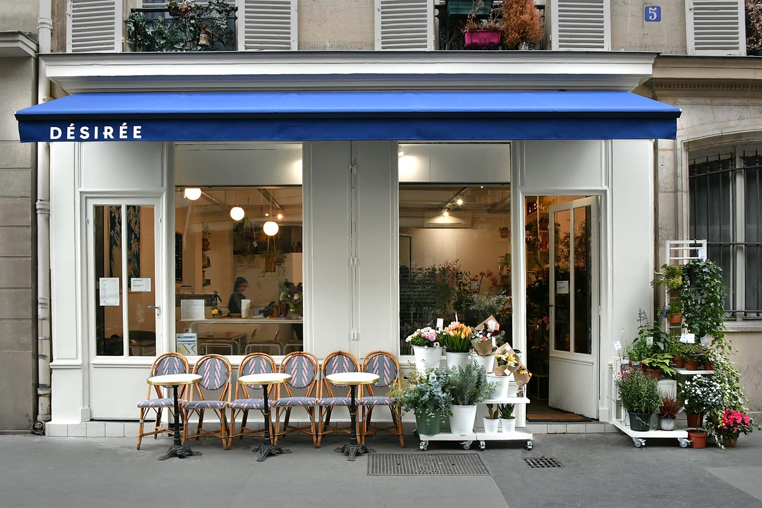 ARCHITECTURE 10 Photographe architecture intérieur extérieur de la devanture d'une boutique Désirée à Paris.