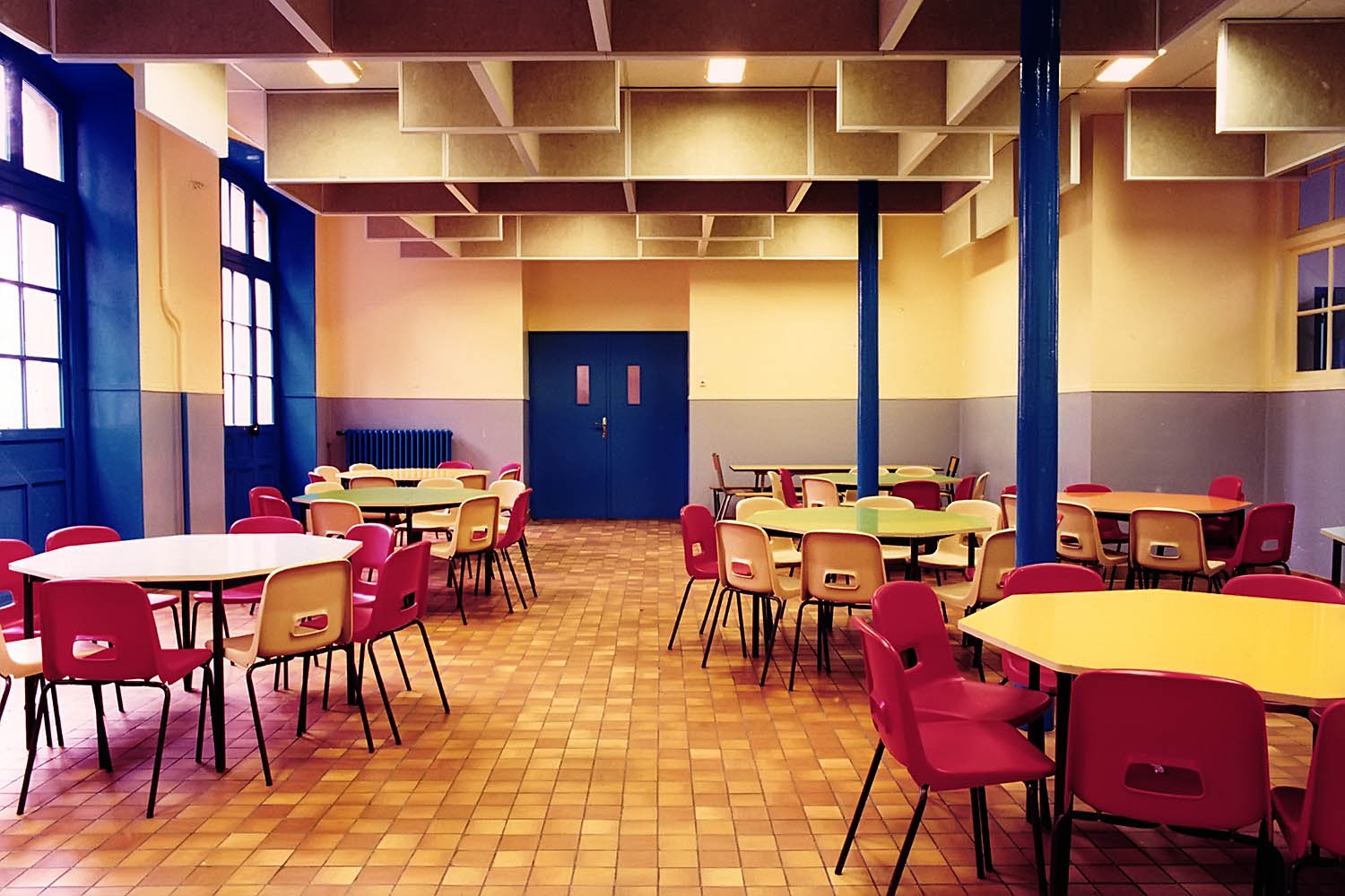 Interior and exterior architectural photography of a school cafeteria for the 11th arrondissement of Paris, France